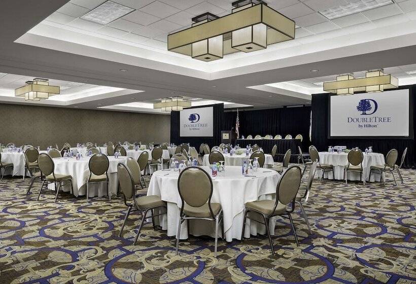 Отель Doubletree By Hilton Chicago O Hare Airport Rosemont