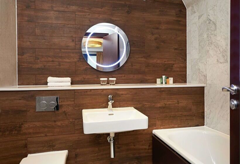 Hotel Doubletree By Hilton  London  Docklands Riverside