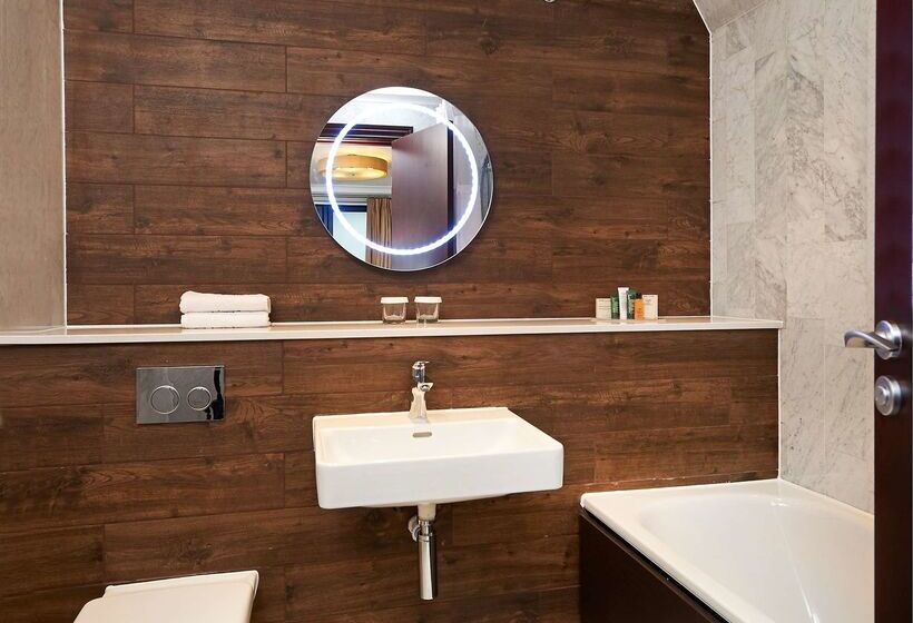 Hotel Doubletree By Hilton  London  Docklands Riverside