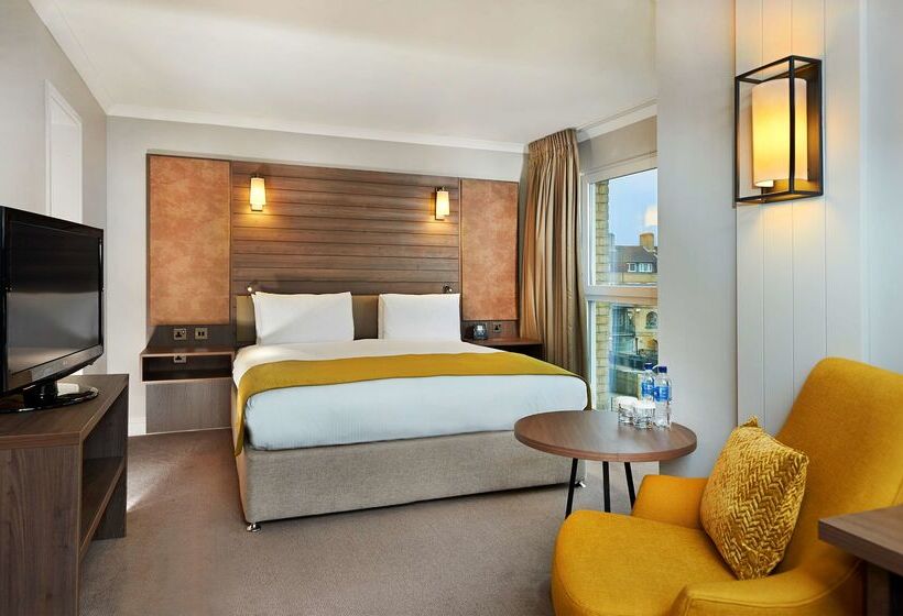 Hotel Doubletree By Hilton  London  Docklands Riverside