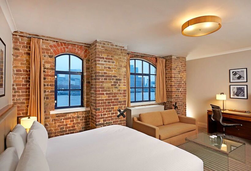 هتل Doubletree By Hilton  London  Docklands Riverside