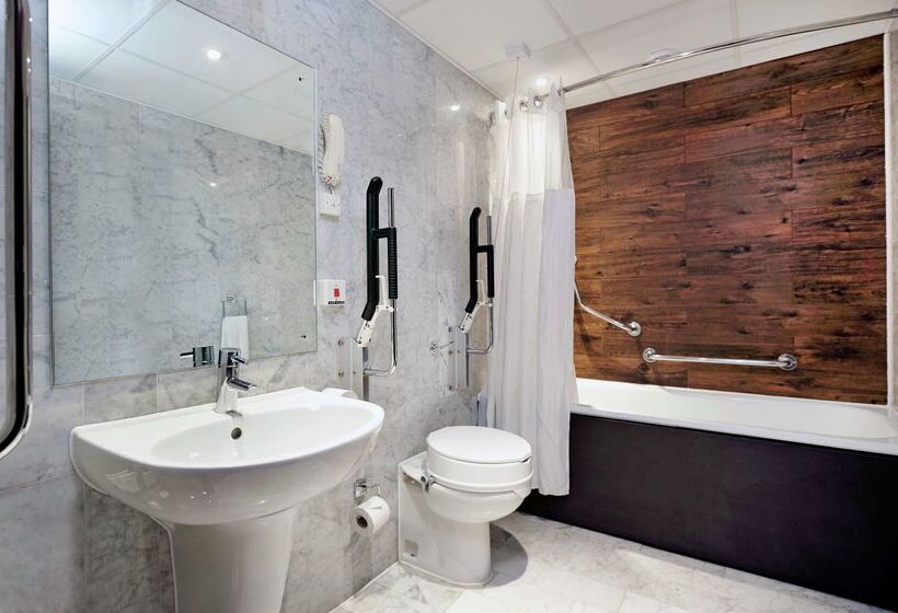 هتل Doubletree By Hilton  London  Docklands Riverside