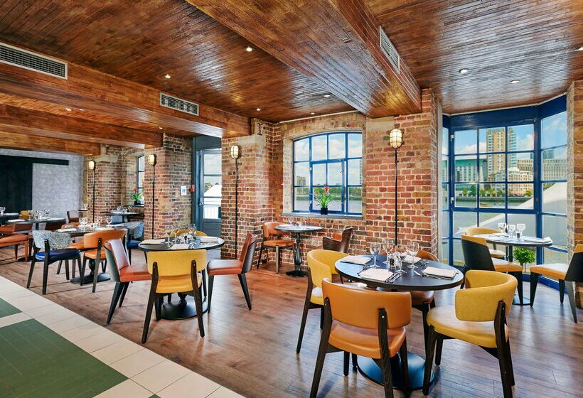Hotel Doubletree By Hilton  London  Docklands Riverside