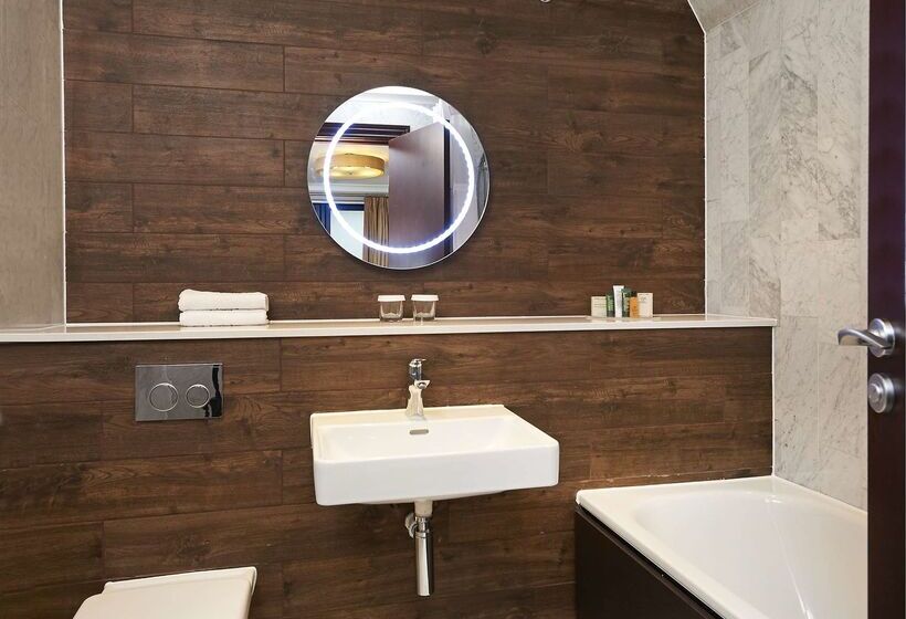 هتل Doubletree By Hilton  London  Docklands Riverside