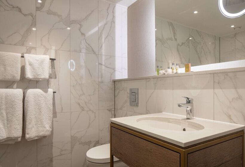 בית מלון כפרי Doubletree By Hilton Stoke On Trent