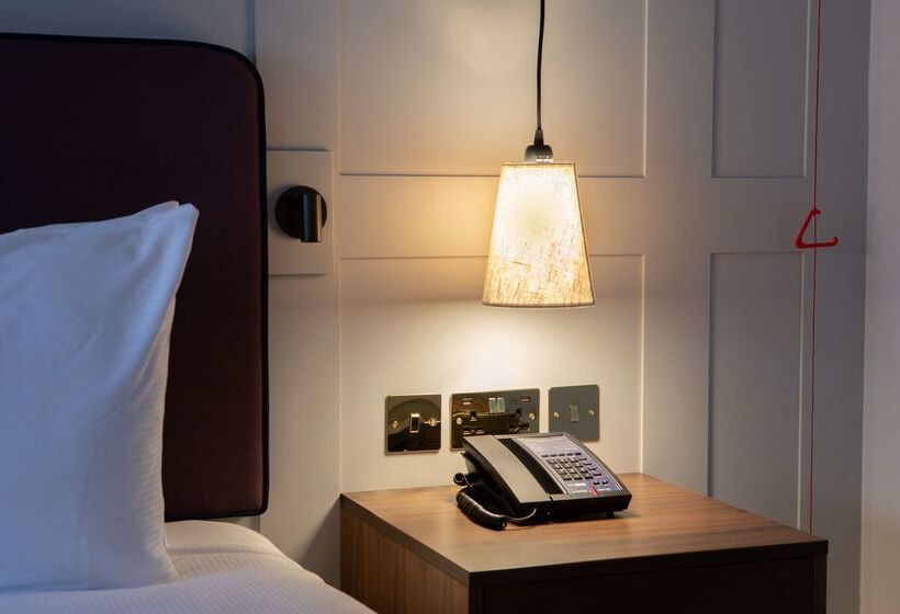 בית מלון כפרי Doubletree By Hilton Stoke On Trent