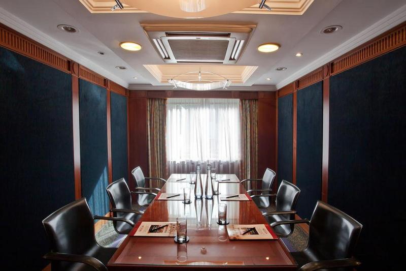 Europa Gatwick Hotel & Spa