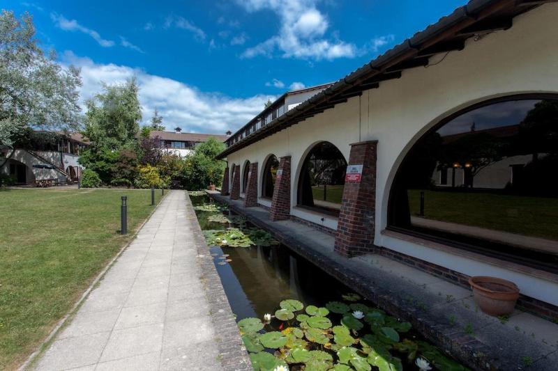 Europa Gatwick Hotel & Spa