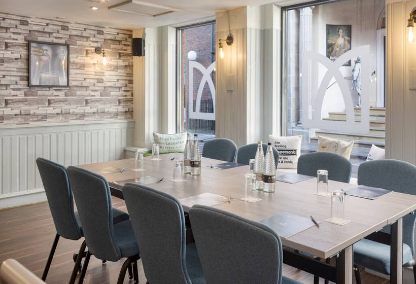 Отель Hilton York