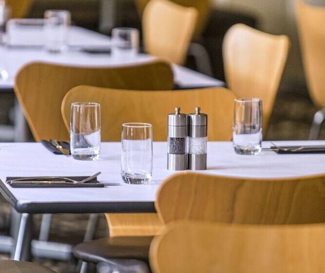 فندق Holiday Inn Melbourne Airport, An Ihg