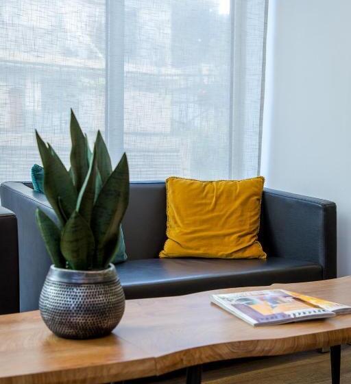 בית מלון כפרי Ibis Styles Cannes Le Cannet