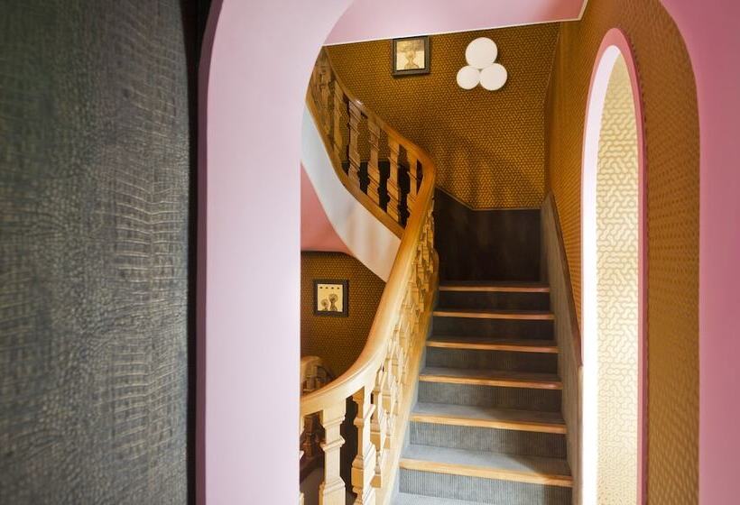 Отель Hôtel La Monnaie Arty & Spa