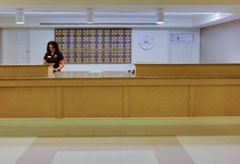 酒店 La Quinta Inn By Wyndham Pittsburgh Airport