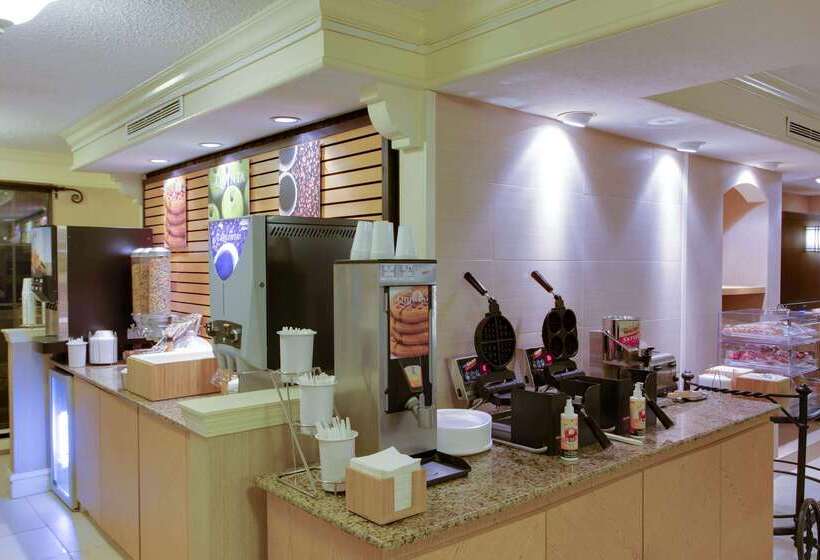 酒店 La Quinta Inn By Wyndham Pittsburgh Airport