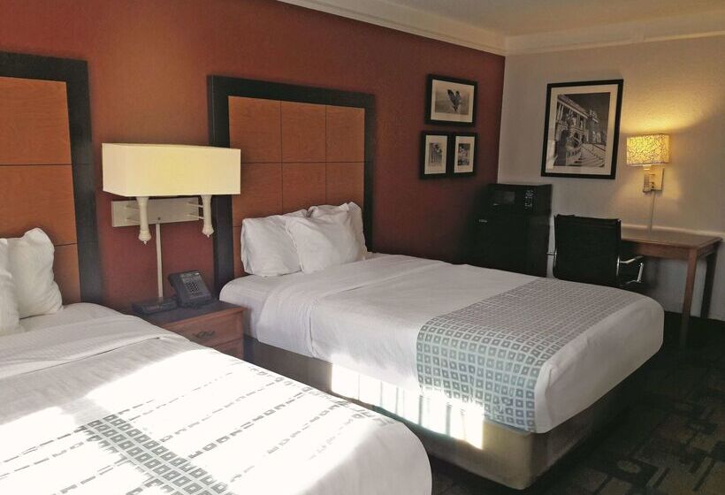 酒店 La Quinta Inn By Wyndham Pittsburgh Airport