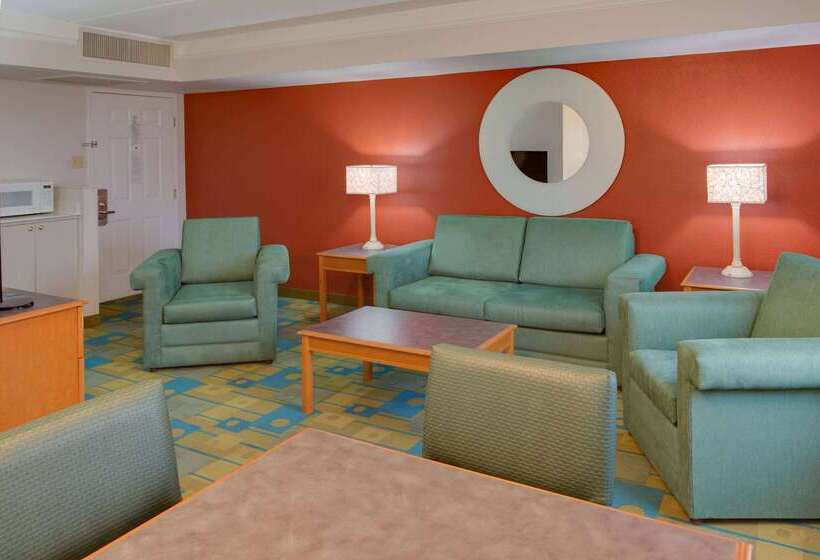 酒店 La Quinta Inn By Wyndham Pittsburgh Airport