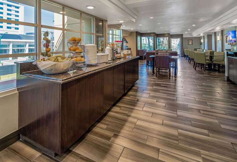 ホテル La Quinta By Wyndham Anaheim