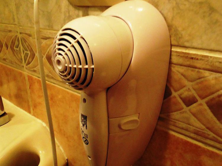 Отель Leon De Oro Inn & Suites