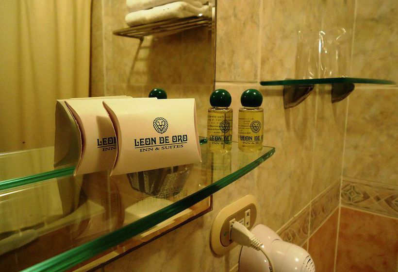 Отель Leon De Oro Inn & Suites
