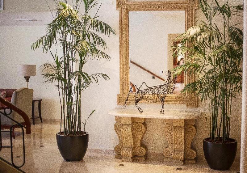 Los Tallanes Hotel & Suites