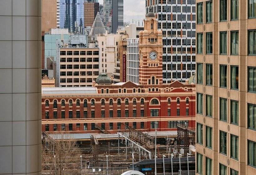 בית מלון כפרי Mercure Melbourne Southbank