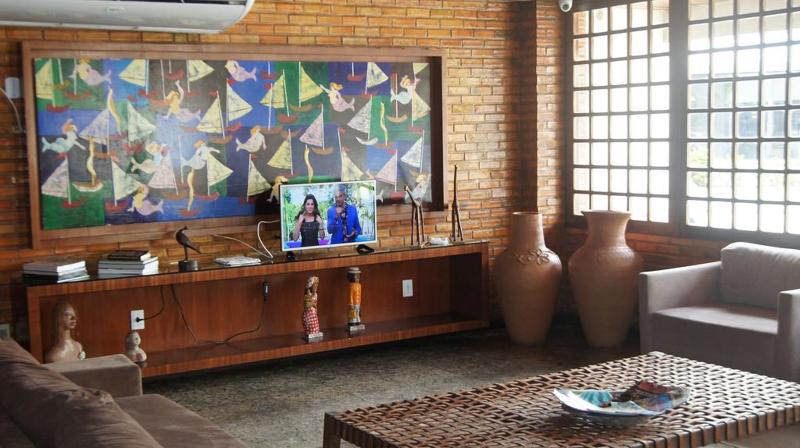 Отель Manos Royal