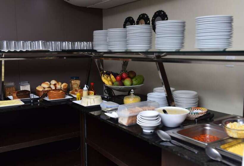 בית מלון כפרי Manos Royal