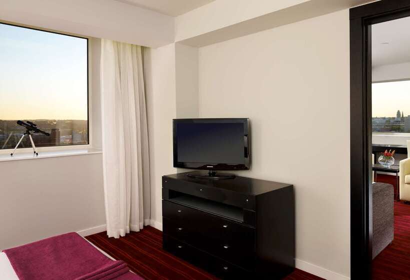 Отель Park Plaza Leeds