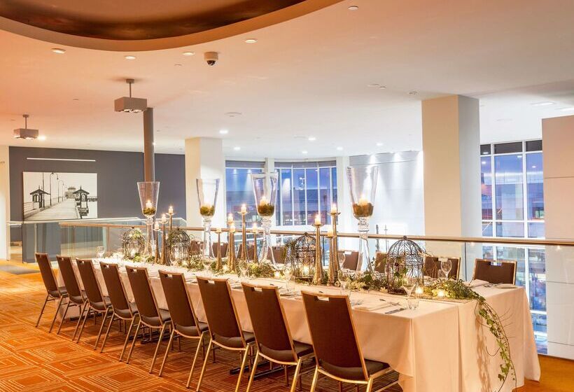 هتل Parkroyal Melbourne Airport