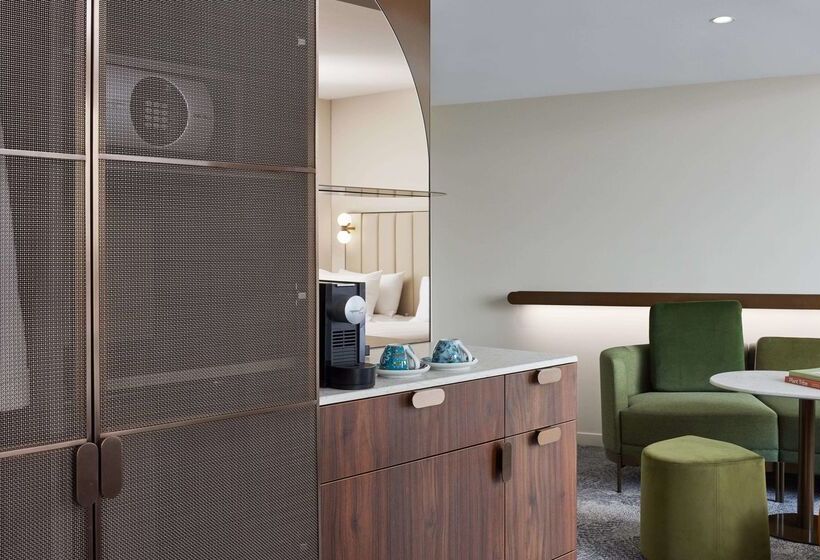 هتل Parkroyal Melbourne Airport