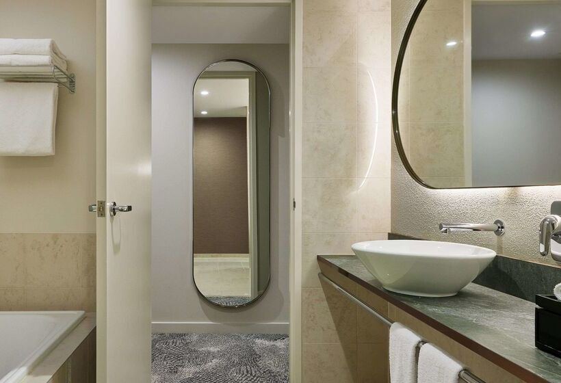 هتل Parkroyal Melbourne Airport