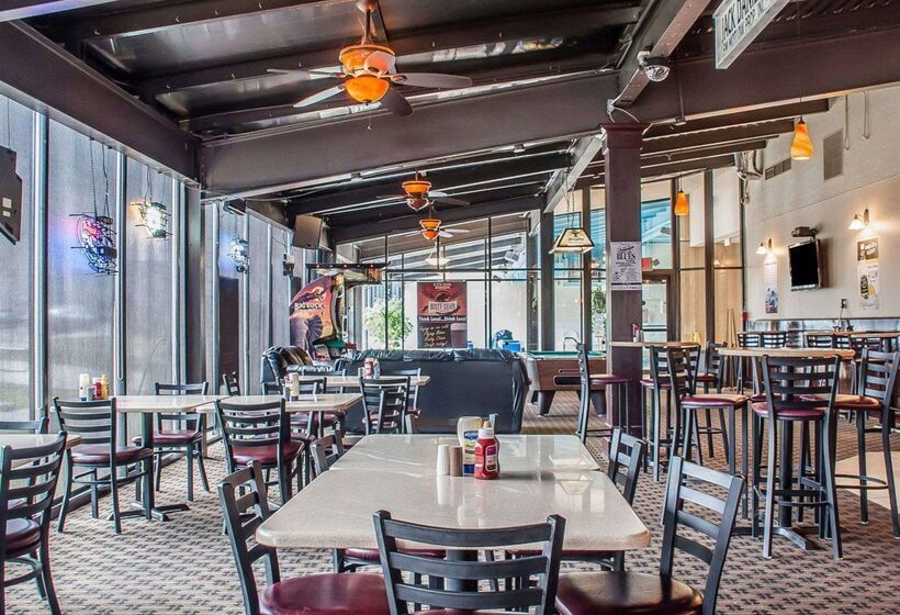 Quality Hotel & Suites At The Falls