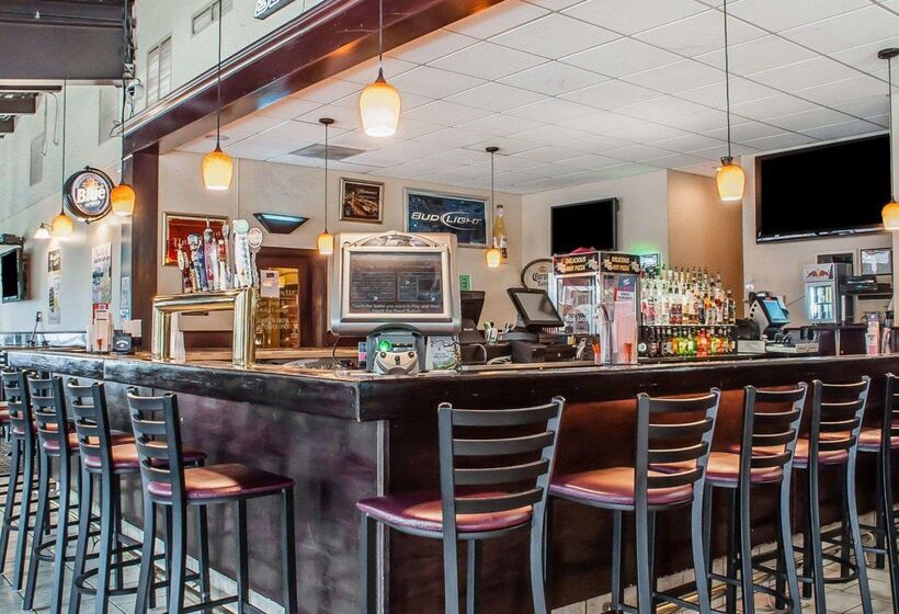 Quality Hotel & Suites At The Falls