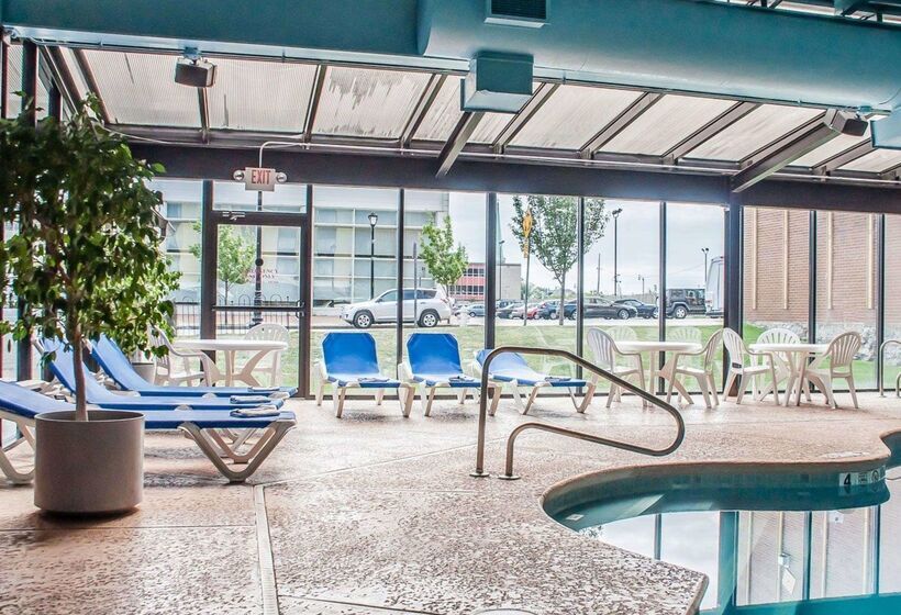 Quality Hotel & Suites At The Falls