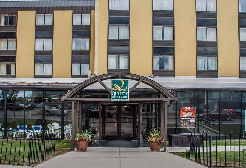 Quality Hotel & Suites At The Falls