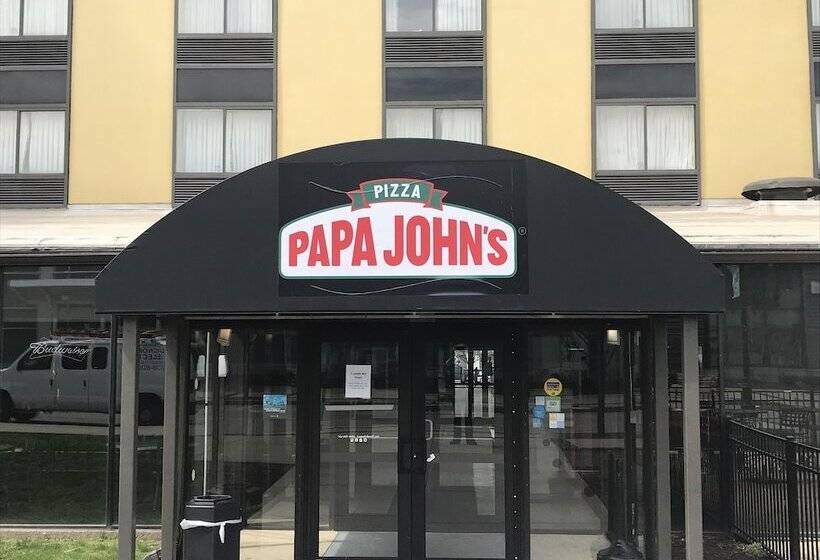 Quality Hotel & Suites At The Falls