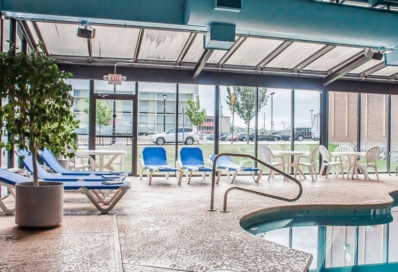 Quality Hotel & Suites At The Falls