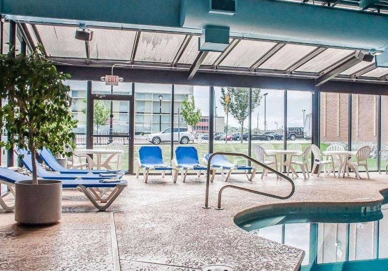 Quality Hotel & Suites At The Falls