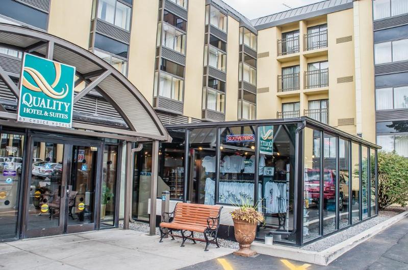 Quality Hotel & Suites At The Falls