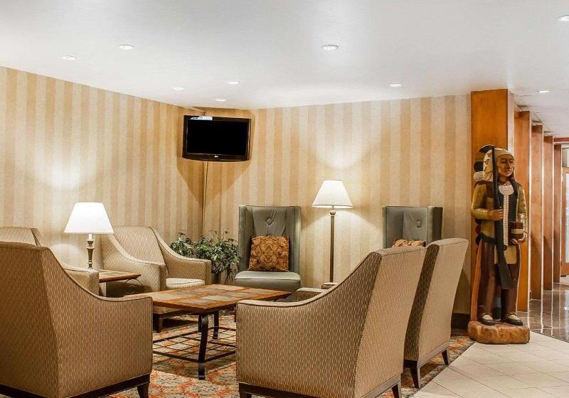 Quality Hotel & Suites At The Falls