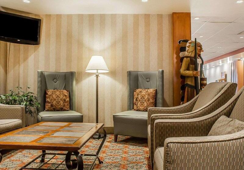 Quality Hotel & Suites At The Falls