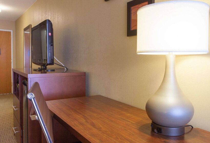 هتل Quality Inn & Suites I40 East