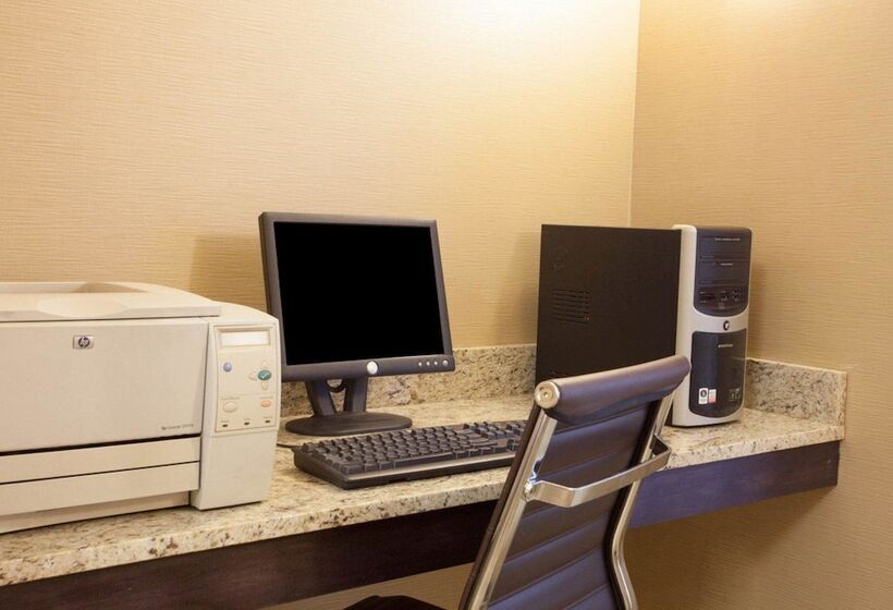 هتل Quality Inn & Suites I40 East