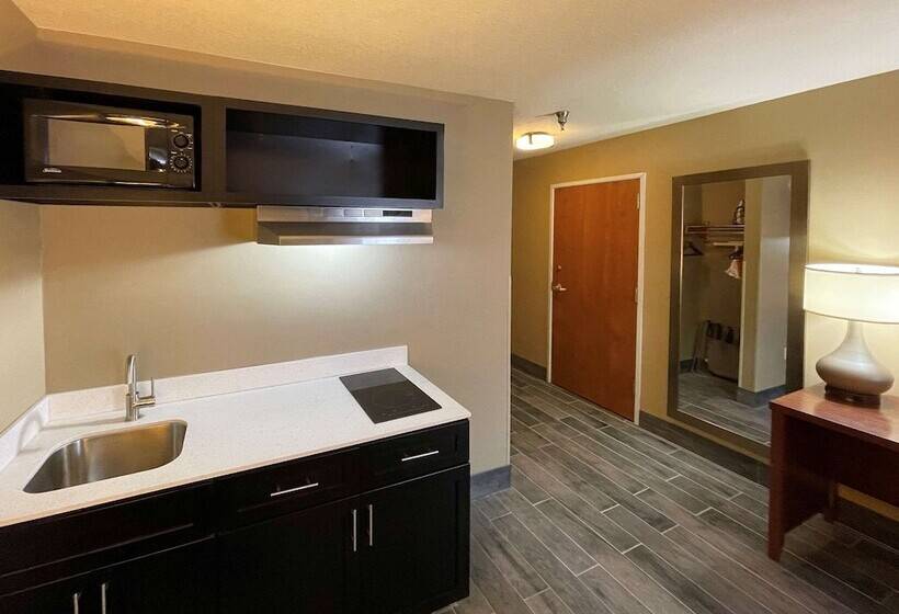 هتل Quality Inn & Suites I40 East