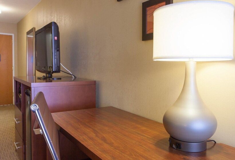 هتل Quality Inn & Suites I40 East