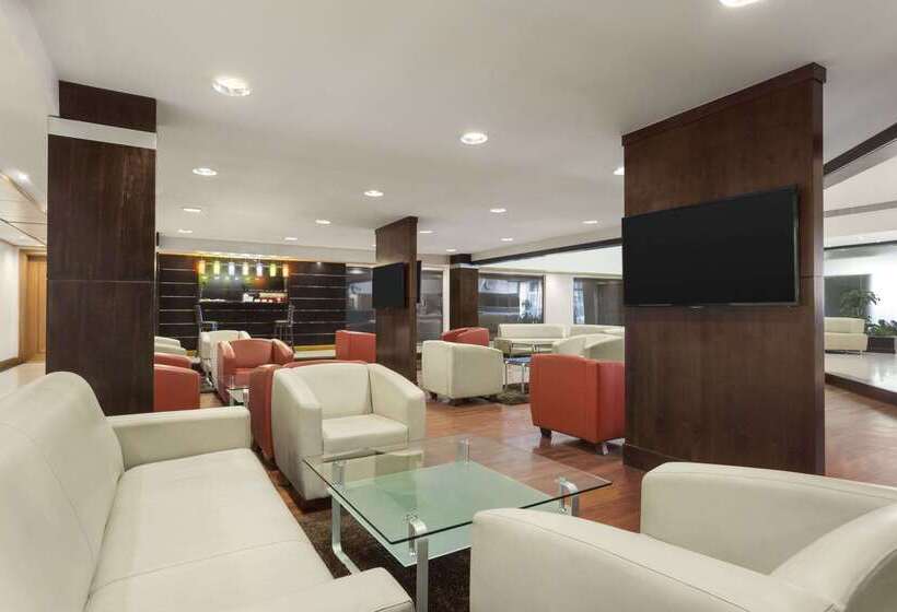 هتل Ramada By Wyndham Qurum Beach