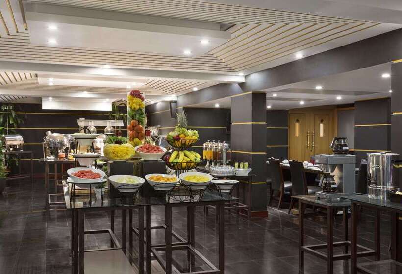 هتل Ramada By Wyndham Qurum Beach