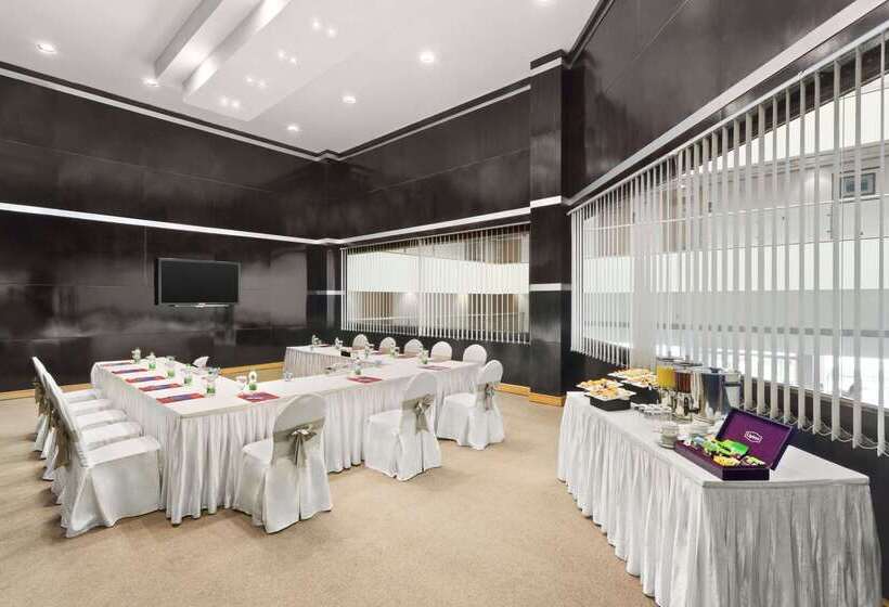 هتل Ramada By Wyndham Qurum Beach