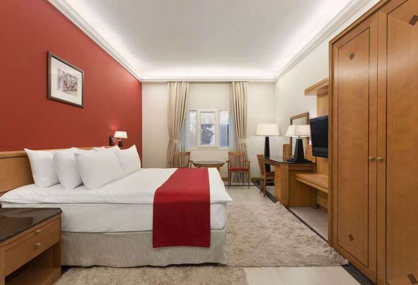 هتل Ramada By Wyndham Qurum Beach