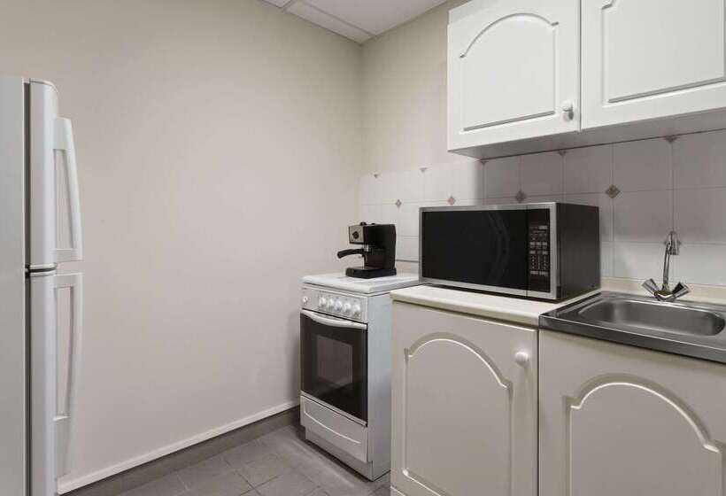 هتل Ramada By Wyndham Qurum Beach